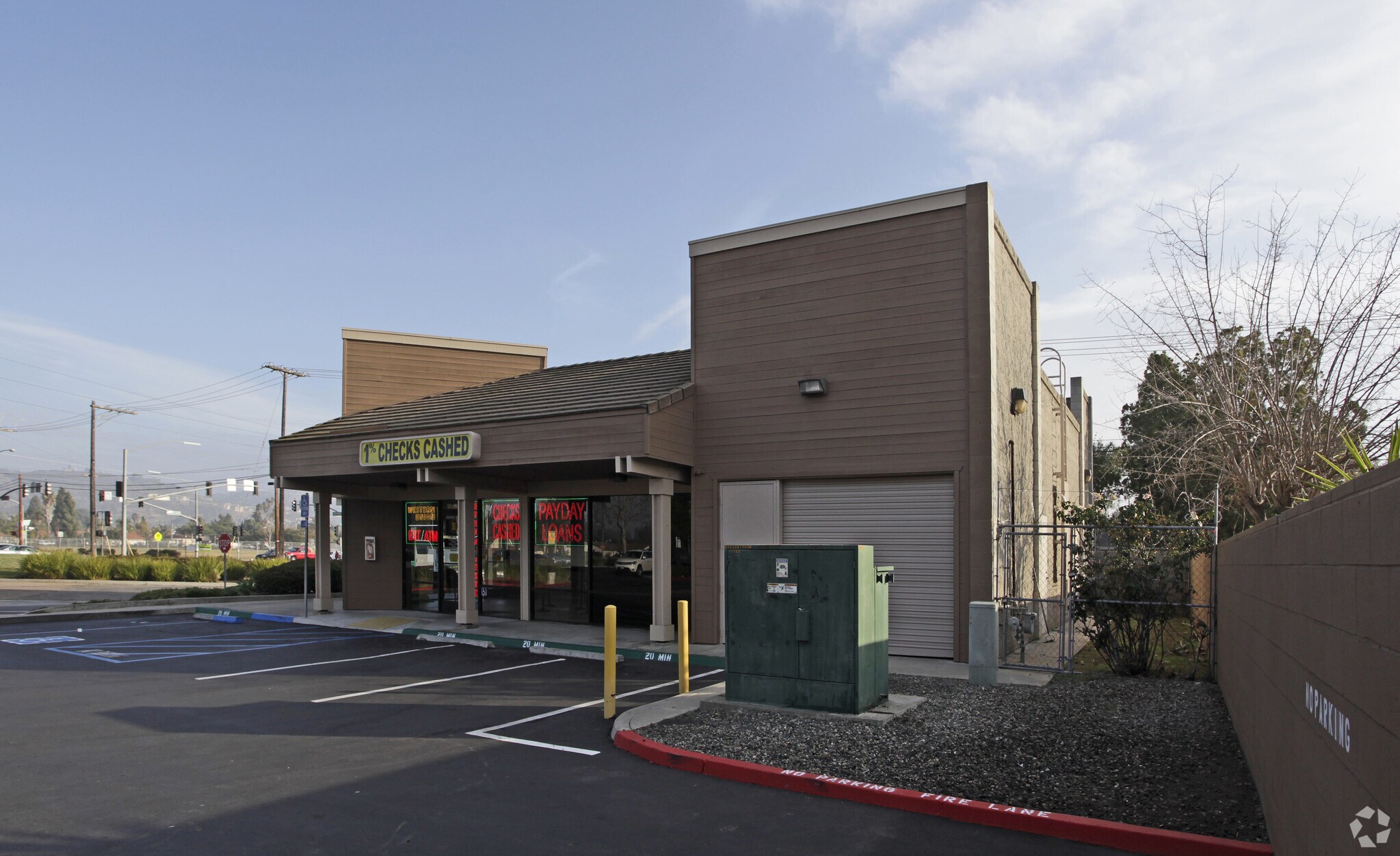 655-695 E Lincoln Ave, Escondido, CA à louer Photo de l’immeuble– Image 1 sur 8