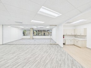 1420 W Mockingbird Ln, Dallas, TX à louer Photo intérieure– Image 2 sur 2