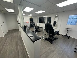 8272-8280 W Sunset Blvd, West Hollywood, CA à louer Photo de l’immeuble– Image 2 sur 7