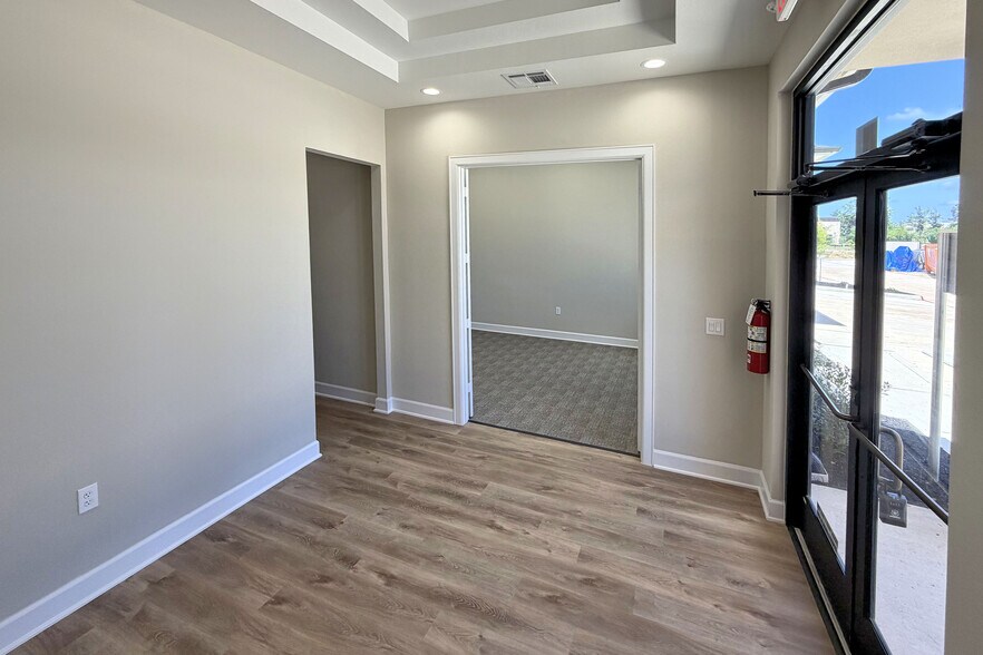 625 Regal Row, Montgomery, TX à louer - Photo de l’immeuble – Image 2 sur 10