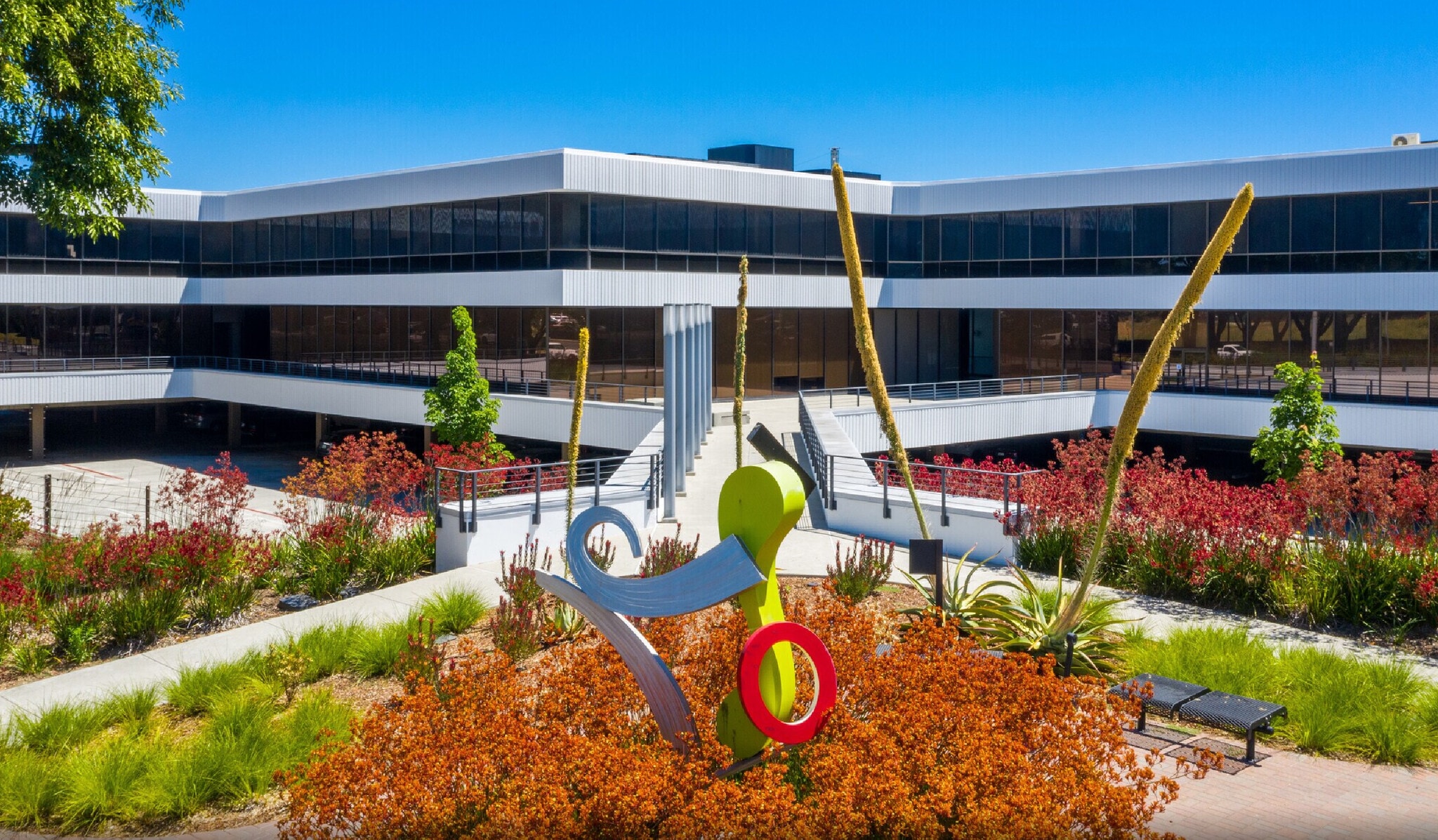 10080 N Wolfe Rd, Cupertino, CA à louer Photo principale– Image 1 sur 6