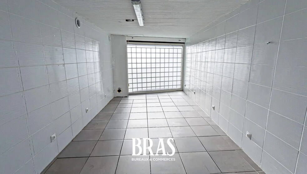 Local commercial dans Challans à louer - Photo de l’immeuble – Image 1 sur 4