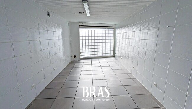 Plus de détails pour Local commercial à louer