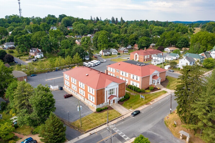 501 Thornrose Ave, Staunton, VA à vendre - Photo de l’immeuble – Image 2 sur 65