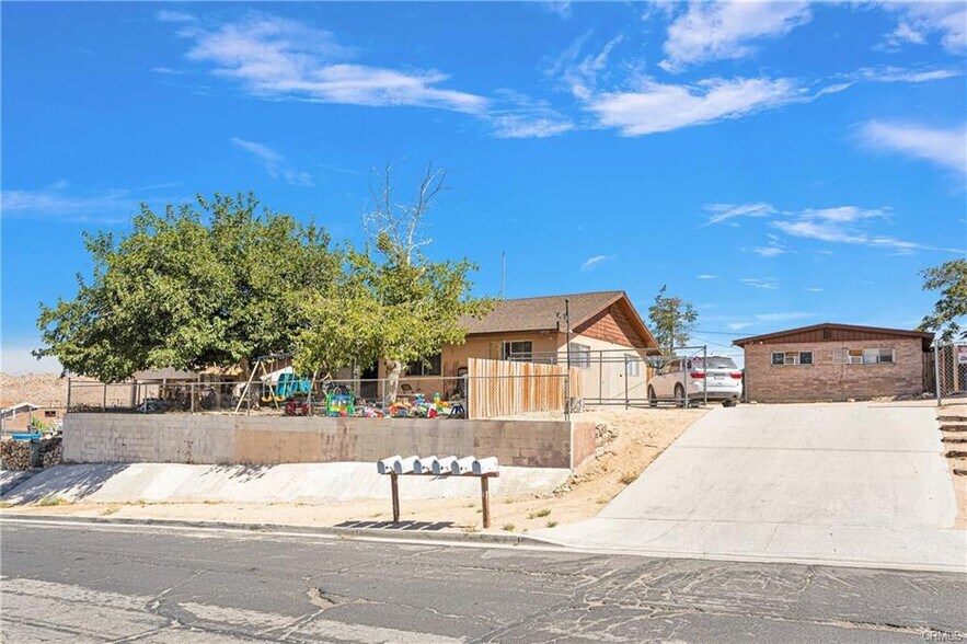15521-15531 4th St, Victorville, CA à vendre - Photo principale – Image 1 sur 27
