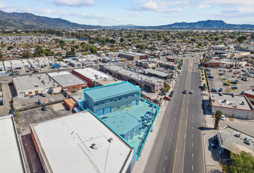 8070 Webb Ave, North Hollywood, CA à vendre - Photo de l’immeuble – Image 1 sur 15