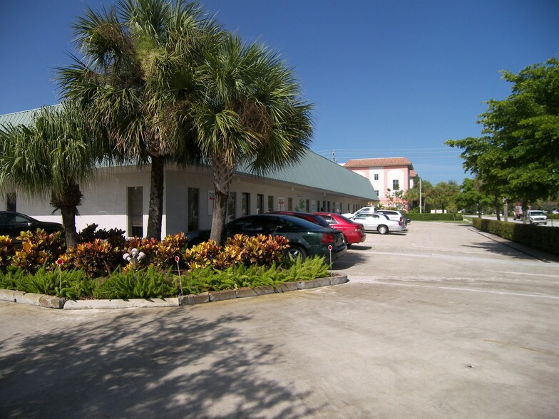 500 W Commerce Way W, Jupiter, FL à louer - Photo de l’immeuble – Image 3 sur 7