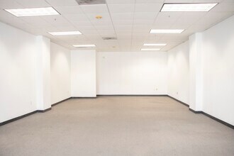 3301-3311 E 12th St, Oakland, CA à louer Photo intérieure– Image 2 sur 8