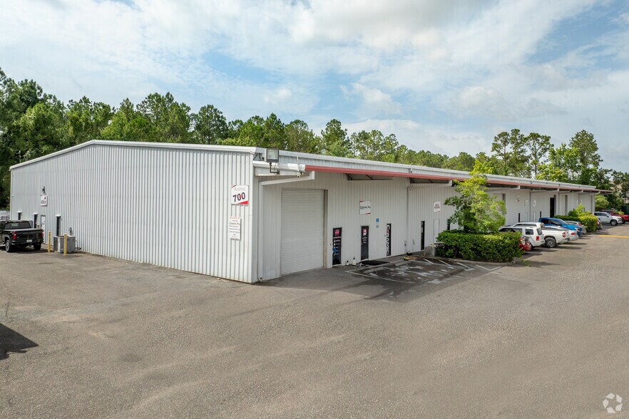14476 Duval Pl W, Jacksonville, FL à louer - Photo de l’immeuble – Image 3 sur 17