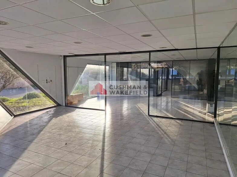 Local d’activités dans Saint-André-de-Sangonis à louer - Photo de l’immeuble – Image 3 sur 3