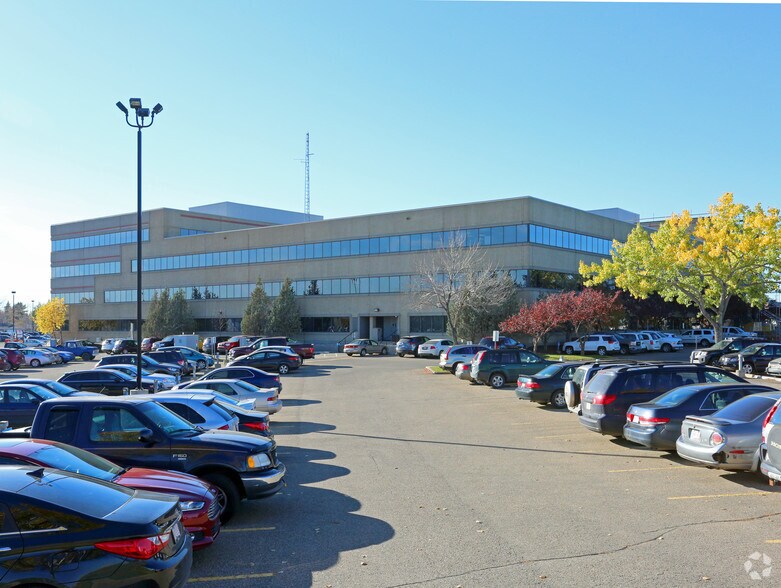 4999 98th Ave NW, Edmonton, AB à louer - Photo de l’immeuble – Image 2 sur 3