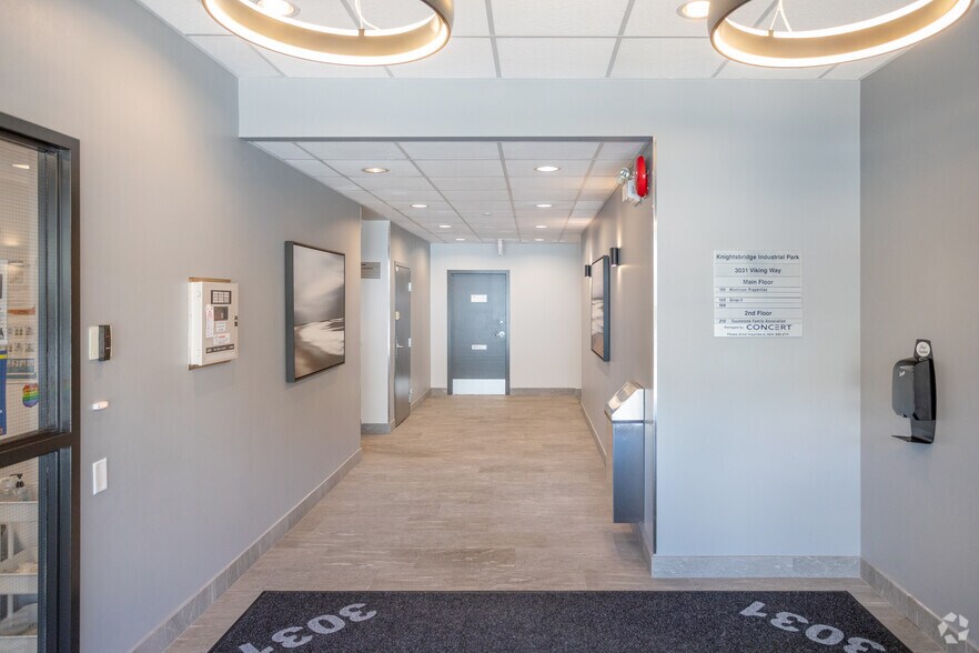 3031 Viking Way, Richmond, BC à louer - Hall d’entrée – Image 3 sur 8