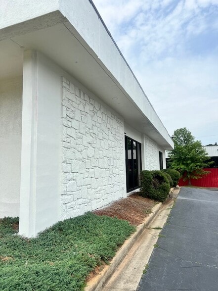 5211 Jimmy Carter Blvd, Norcross, GA à louer - Photo de l’immeuble – Image 2 sur 7