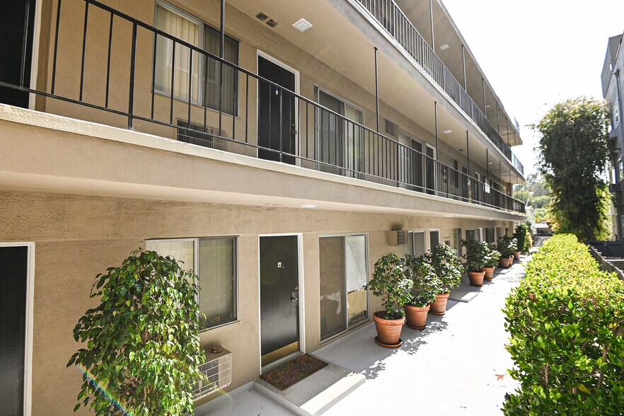 406 Veteran Ave, Los Angeles, CA à vendre - Photo de l’immeuble – Image 3 sur 7