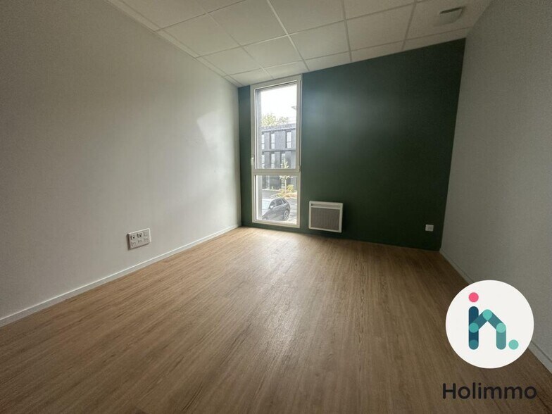 8 Rue Pierre Et Marie Curie, Vannes à vendre - Photo de l’immeuble – Image 2 sur 5