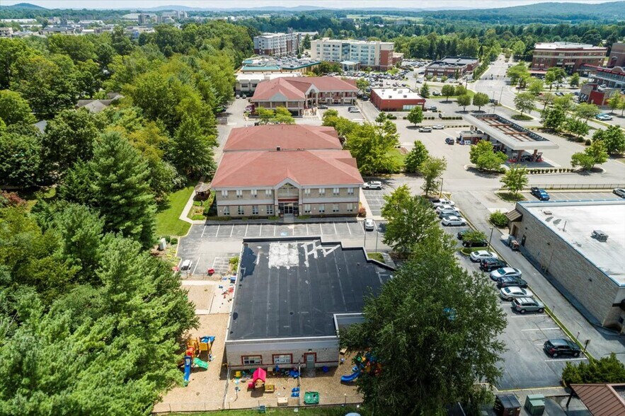 702 University City, Blacksburg, VA à louer - Aérien – Image 3 sur 5