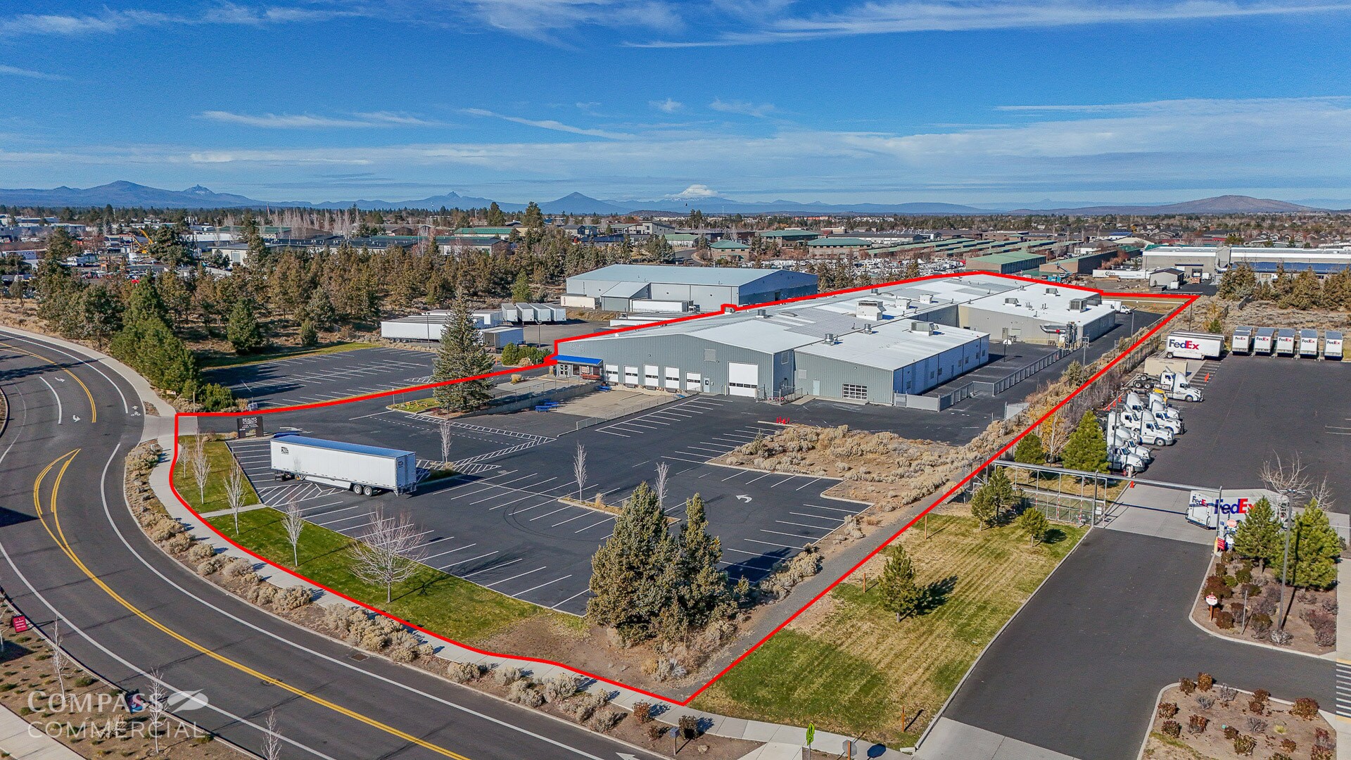 20730 Brinson Blvd, Bend, OR à louer Photo principale– Image 1 sur 30