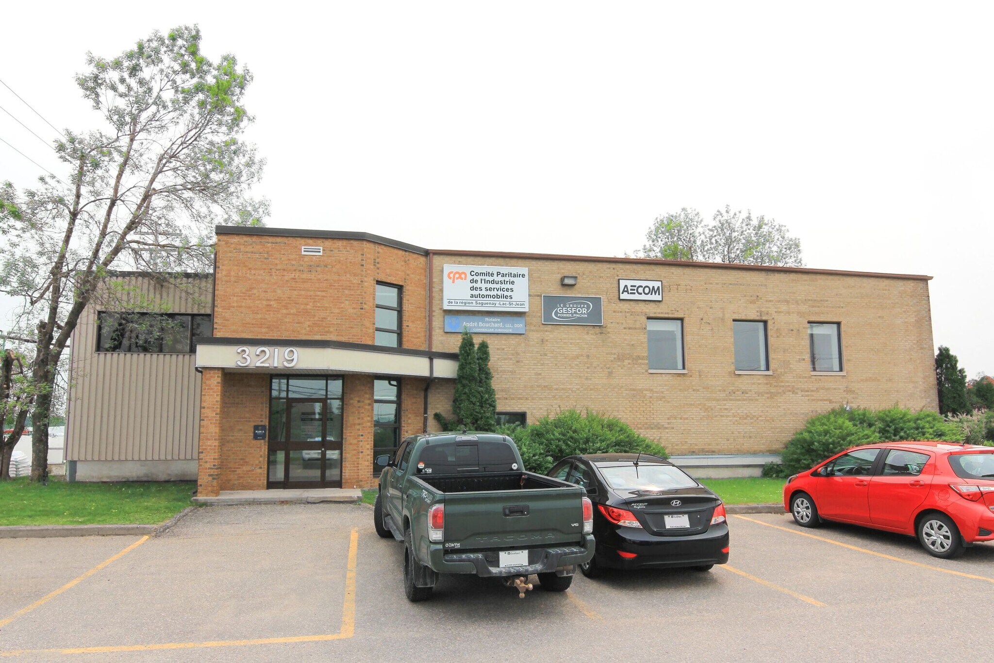 3219 Boul Saint-François, Saguenay, QC à louer Photo principale– Image 1 sur 11