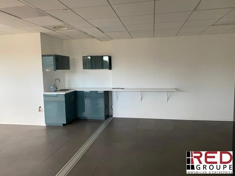 Bureau dans Aubagne à louer - Photo de l’immeuble – Image 3 sur 5