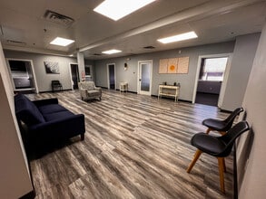 2755-2795 E Desert Inn Rd, Las Vegas, NV à louer Photo intérieure– Image 2 sur 8