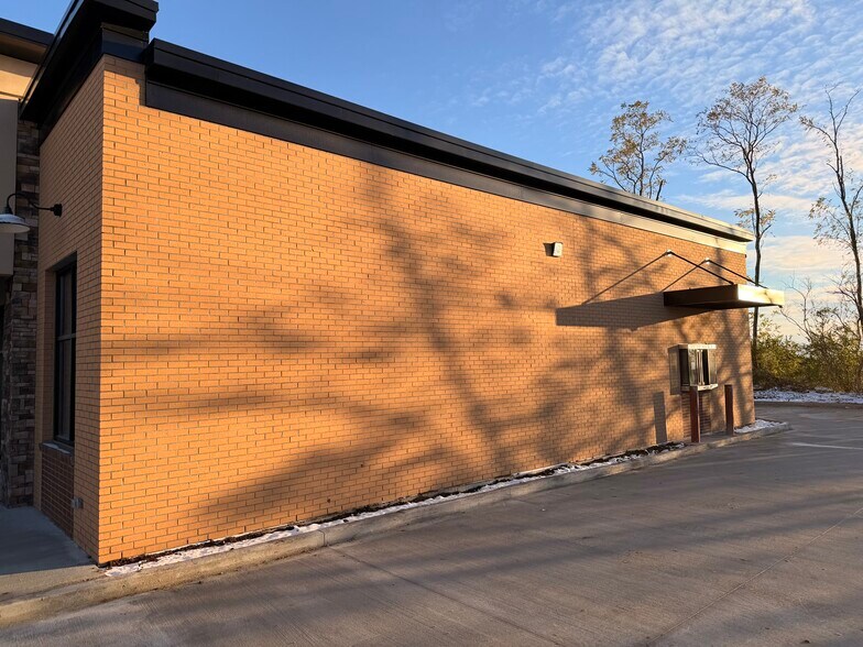 8571 Cincinnati Dayton Rd, West Chester, OH à louer - Photo de l’immeuble – Image 2 sur 5