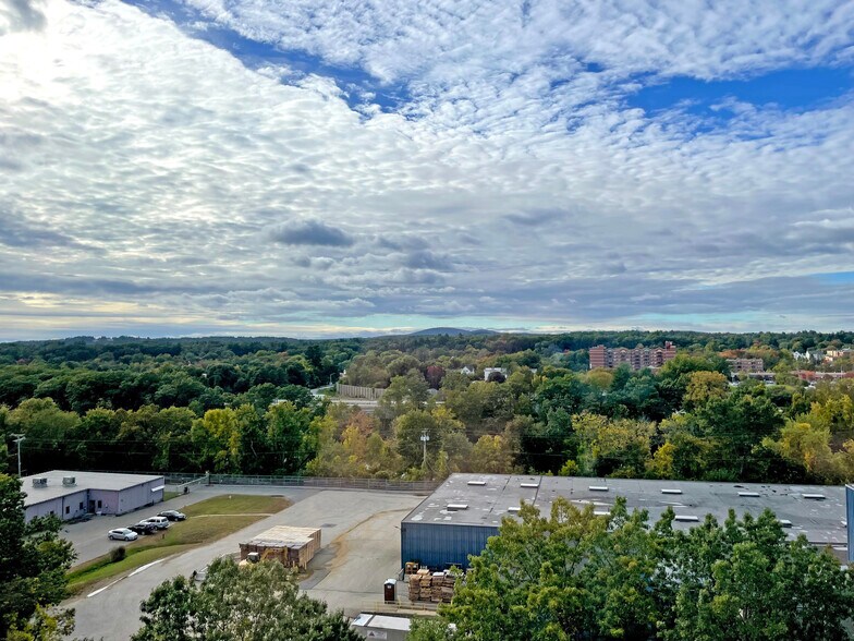 1 Sundial Ave, Manchester, NH à louer - Photo de l’immeuble – Image 3 sur 5