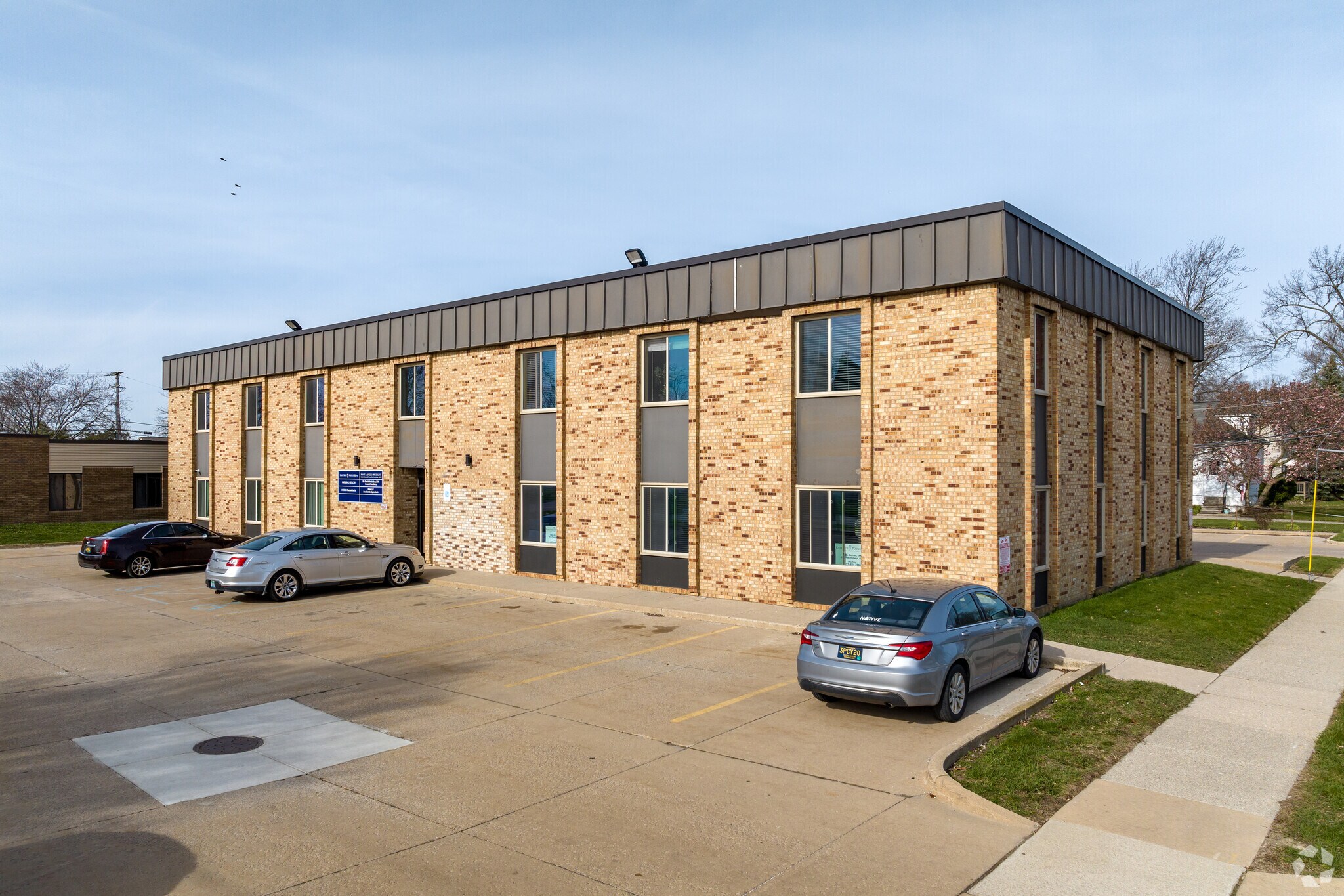 24025 Greater Mack Ave, Saint Clair Shores, MI à vendre Photo principale– Image 1 sur 8