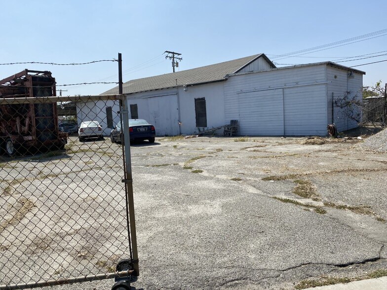 472 E E St, Colton, CA à louer - Photo de l’immeuble – Image 2 sur 10