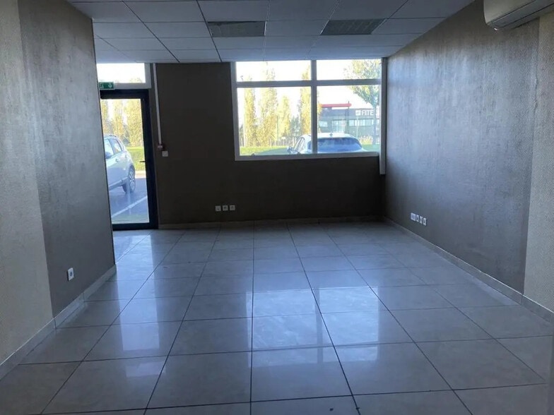 251 Rue Clément Ader, Évreux à louer - Photo de l’immeuble – Image 2 sur 3