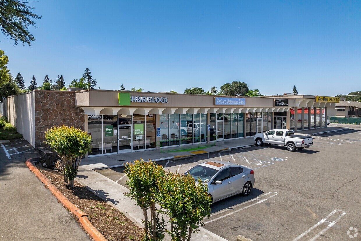 1018 Douglas Blvd, Roseville, CA à louer Photo de l’immeuble– Image 1 sur 1