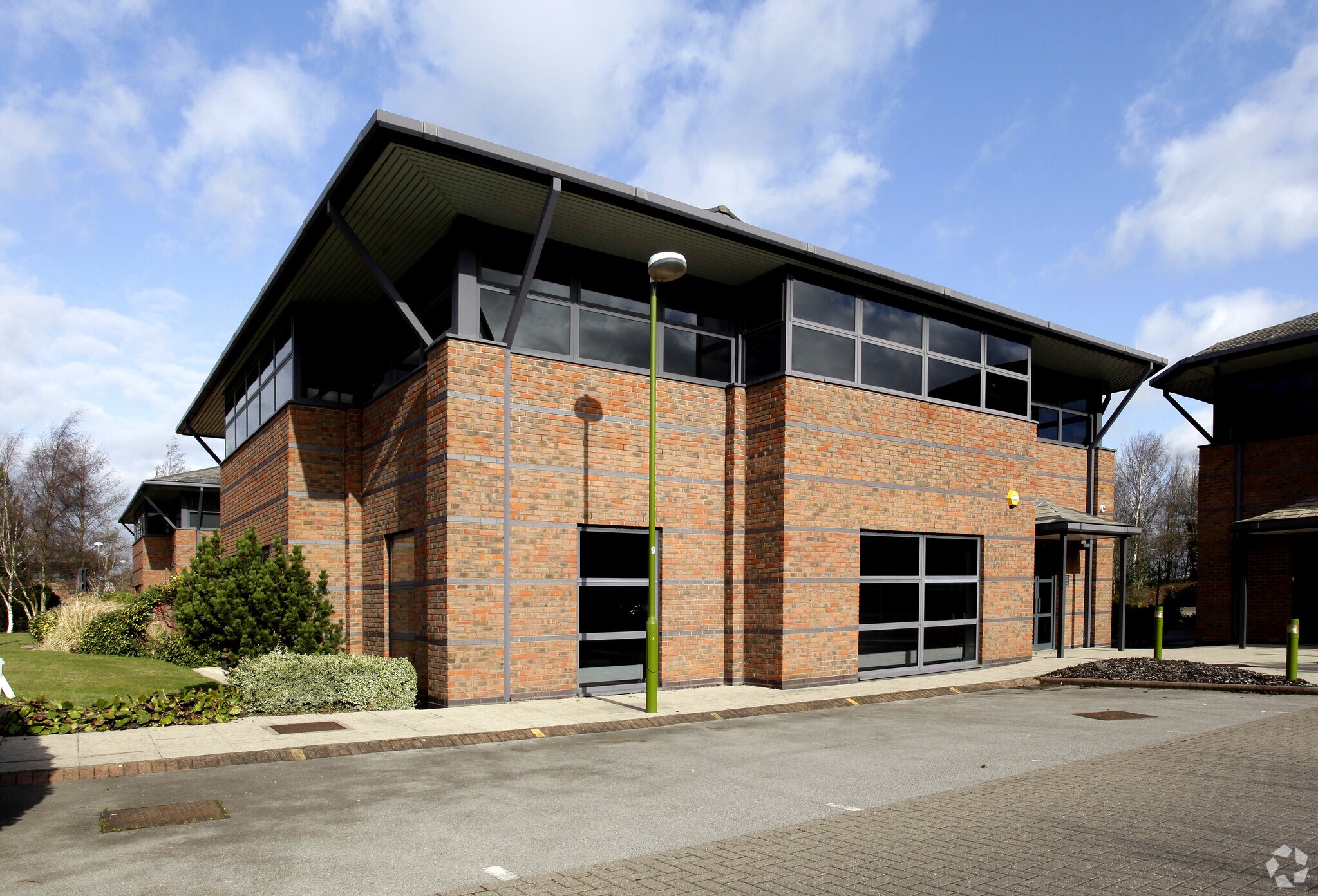 The Crescent, Birmingham à louer Photo principale– Image 1 sur 5