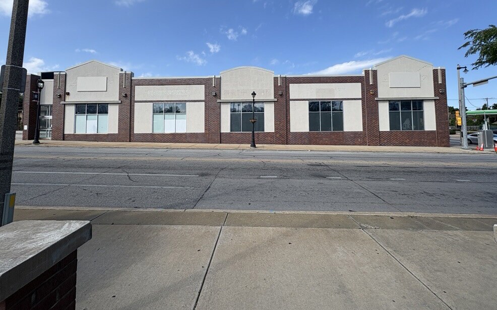 3030 W Villard Ave, Milwaukee, WI à louer Photo de l’immeuble– Image 1 sur 5