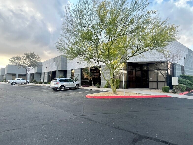 23335 N 18th Dr, Phoenix, AZ à louer - Photo de l’immeuble – Image 1 sur 4