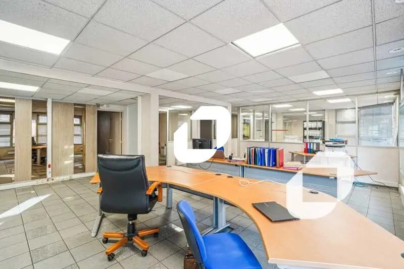 Bureau dans Ivry-sur-Seine à vendre Photo de l’immeuble– Image 1 sur 13