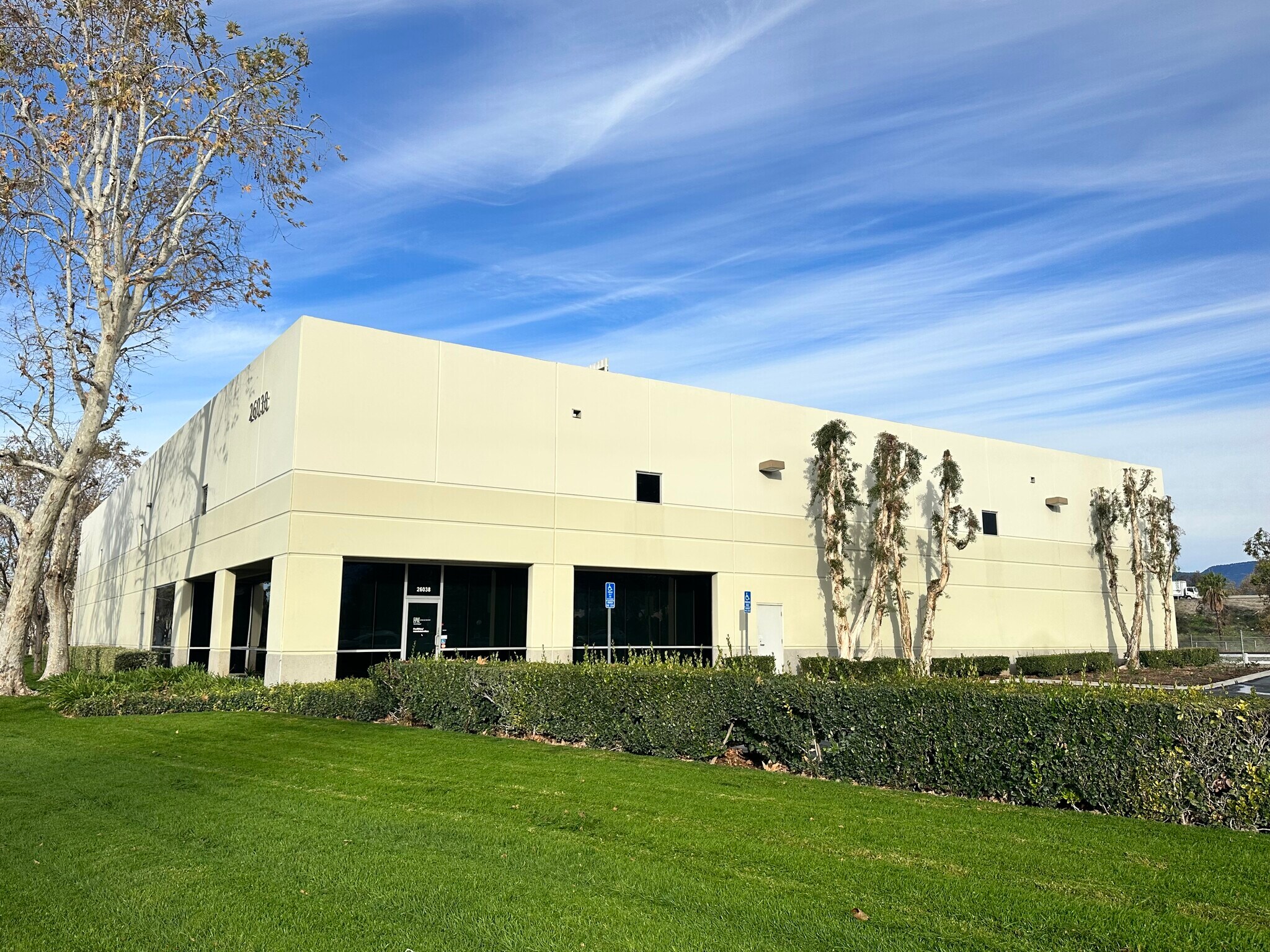 26038 Business Center Dr, Loma Linda, CA à louer Photo principale– Image 1 sur 7