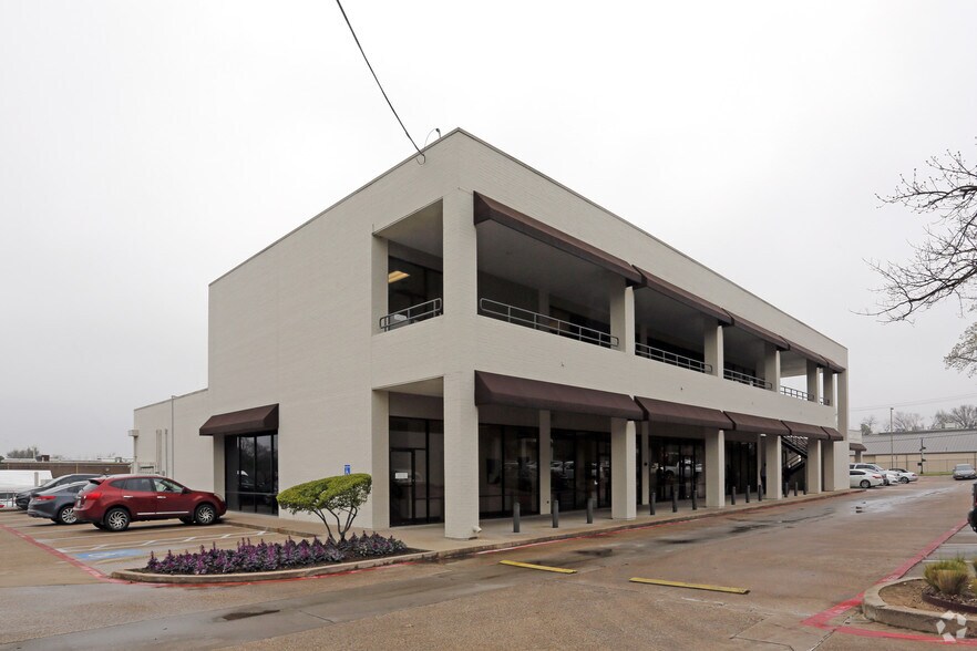 2200 W Park Row Dr, Pantego, TX à vendre - Photo de l’immeuble – Image 2 sur 3