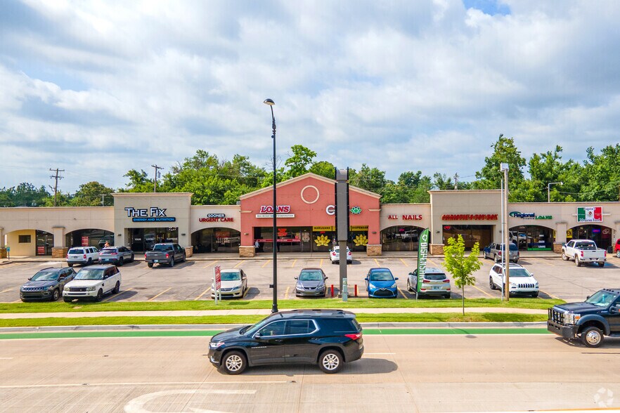 2100 W Lindsey, Norman, OK à louer - Photo de l’immeuble – Image 2 sur 2