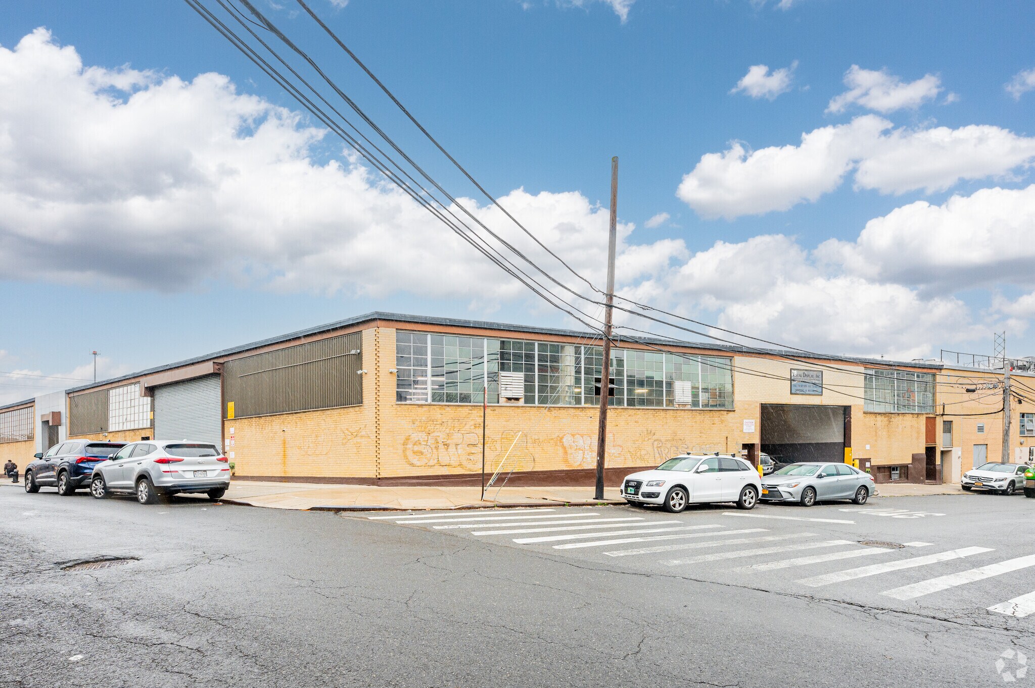 2515 50th St, Woodside, NY à louer Photo principale– Image 1 sur 13