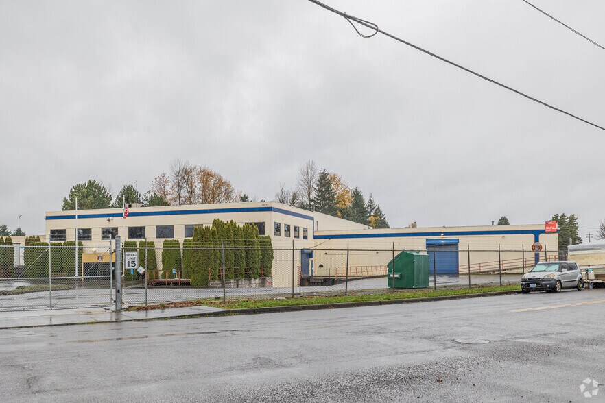 12812 NE Whitaker Way, Portland, OR à vendre - Photo principale – Image 1 sur 16