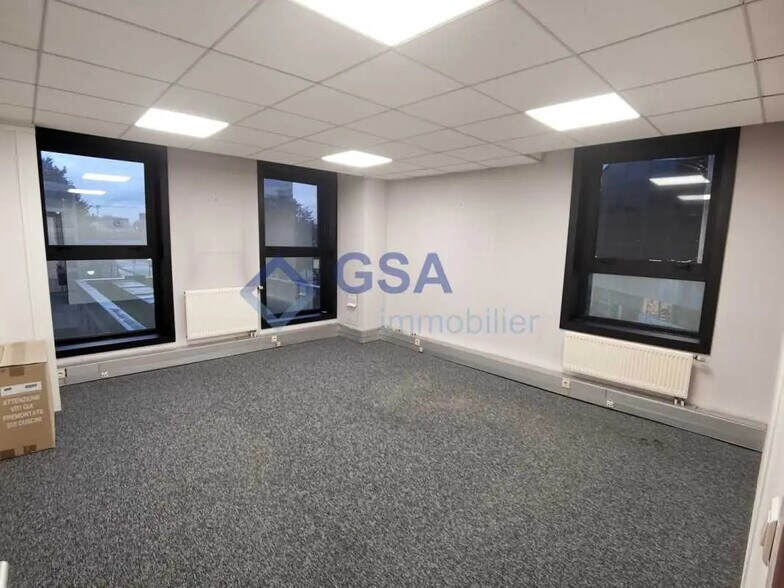 Bureau dans Évry-Courcouronnes à louer - Photo intérieure – Image 1 sur 6