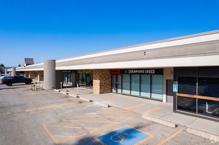 5720 Silver Springs Blvd NW, Calgary, AB à louer - Photo de l’immeuble – Image 3 sur 7