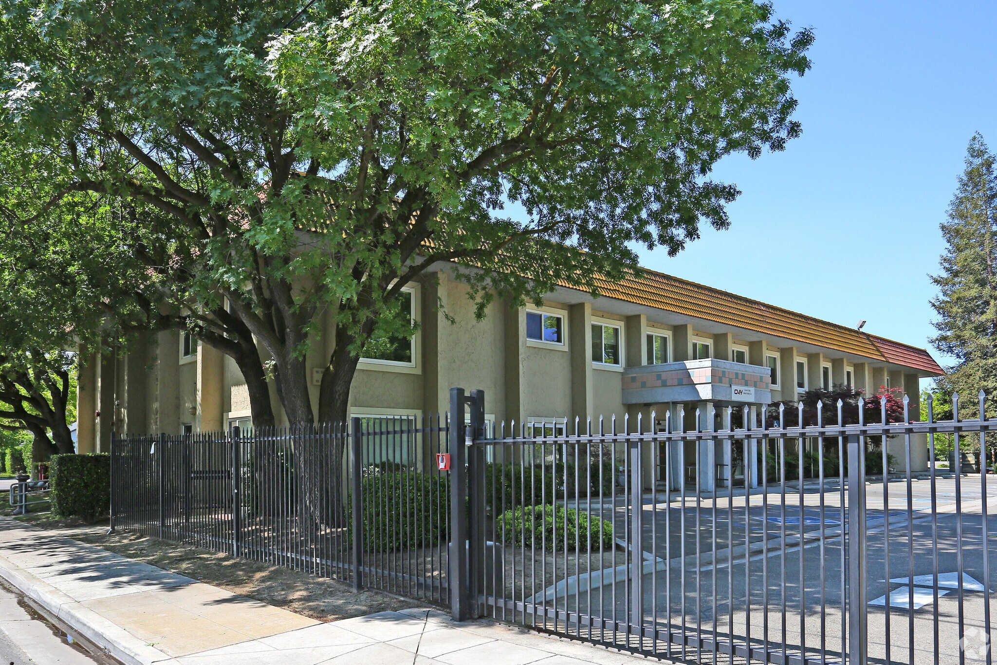 20 N Dewitt Ave, Clovis, CA à louer Photo principale– Image 1 sur 12
