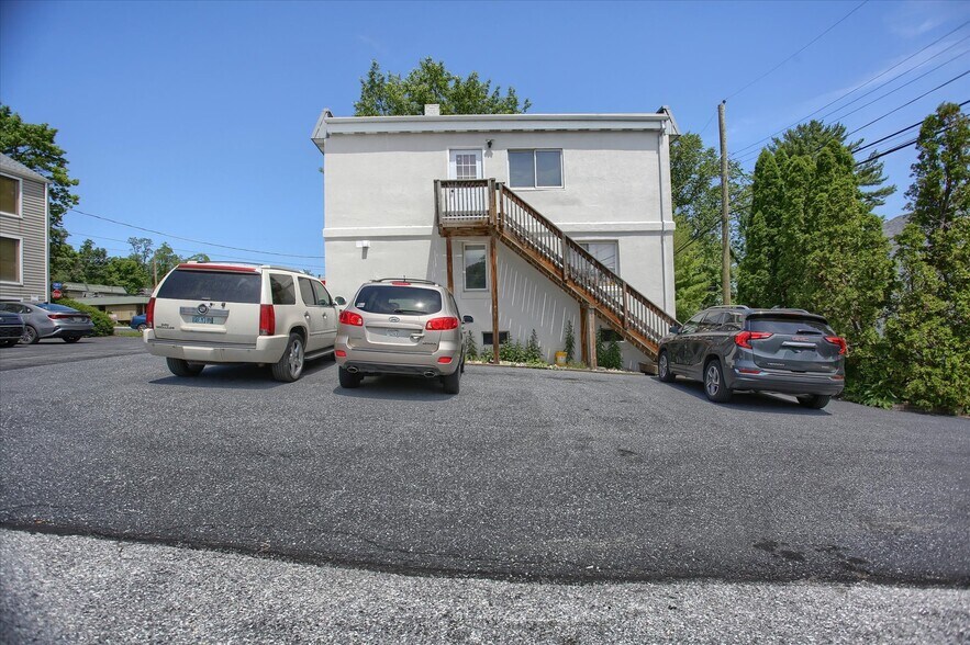 6 S 15th St, Camp Hill, PA à vendre - Photo de l’immeuble – Image 3 sur 29
