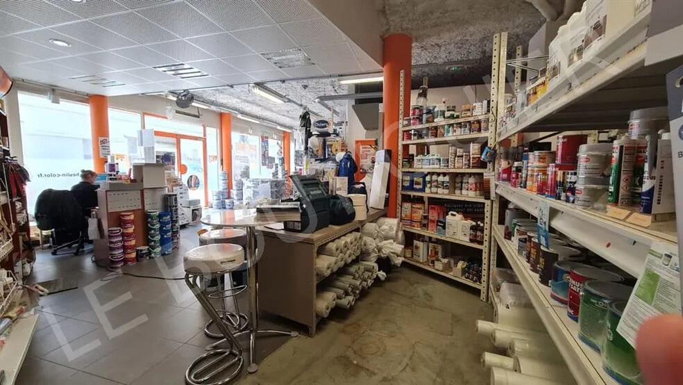 Local commercial dans Saint-Denis à vendre - Photo de l’immeuble – Image 3 sur 7