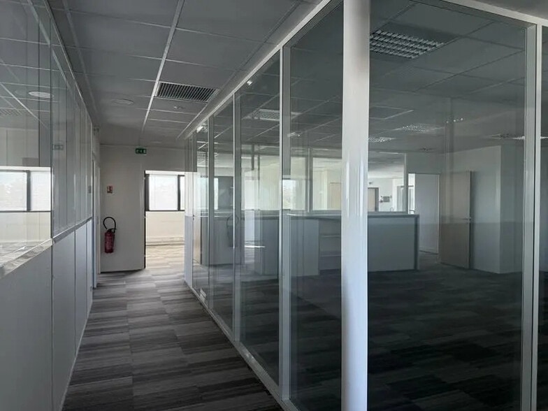 Bureau dans Artigues-près-Bordeaux à vendre - Photo de l’immeuble – Image 3 sur 9