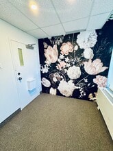 2-14 Boul Désaulniers, Saint-lambert, QC à louer Photo intérieure– Image 1 sur 4