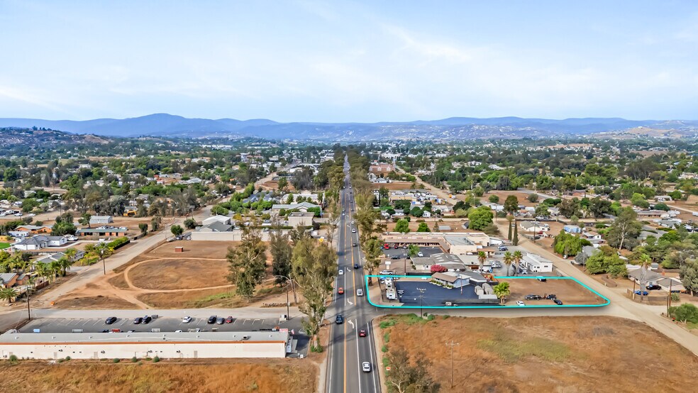 2366 Main St, Ramona, CA à vendre - Photo de l’immeuble – Image 2 sur 54