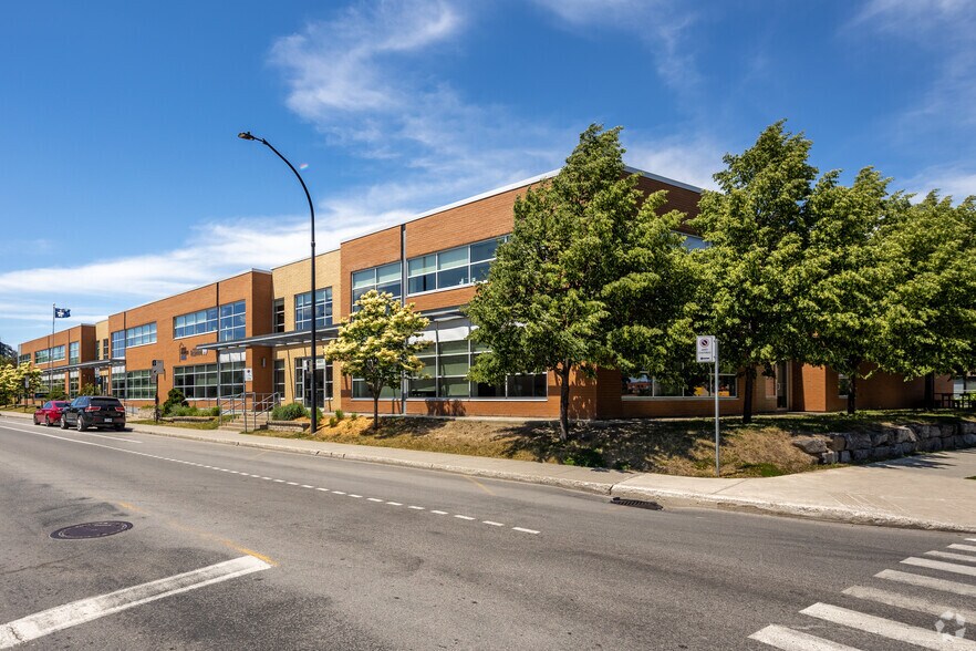 4801-4807 St Molson, Montréal, QC à louer - Photo de l’immeuble – Image 2 sur 9