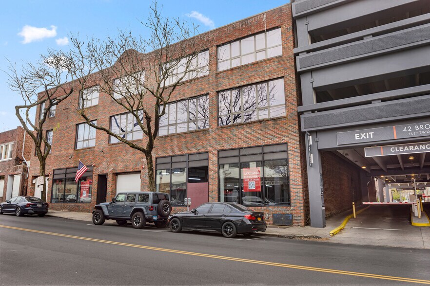 10 Broad St W, Fleetwood, NY à louer - Photo de l’immeuble – Image 2 sur 5