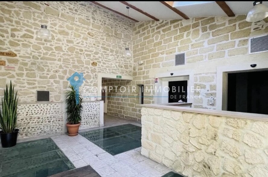 Local commercial dans Aimargues à vendre - Photo de l’immeuble – Image 2 sur 7